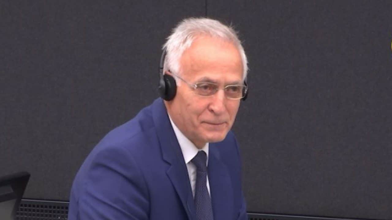 “A ndjeheni fajtor…”, me zërin që i dridhet, Jakup Krasniqi përgjigjet para Gjykatës së Hagës: Nuk ndjehem fajtor por i fyer “A ndjeheni fajtor…”, me zërin që i dridhet, Jakup Krasniqi përgjigjet para Gjykatës së Hagës: Nuk ndjehem fajtor por i fyer