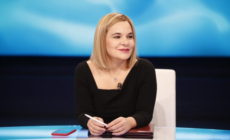 E rëndë! Mashtronte të rinjtë nëpër tubime, Monika nuk ka as turp as moral: E kam kaluar koronavirusin, kam puthur Ilirin në buzë por nuk e ka kapur E rëndë! Mashtronte të rinjtë nëpër tubime, Monika nuk ka as turp as moral: E kam kaluar koronavirusin, kam puthur Ilirin në buzë por nuk e ka kapur