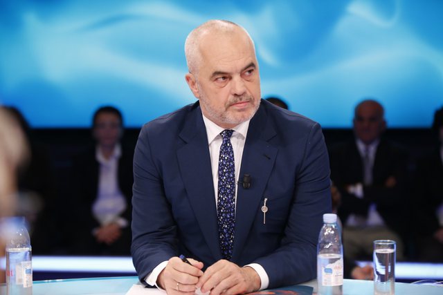 Rama flet për pacientët që kurohen në Turqi dhe tregon merakun e madh: Unë do u besoja mjekëve shqiptarë Rama flet për pacientët që kurohen në Turqi dhe tregon merakun e madh: Unë do u besoja mjekëve shqiptarë