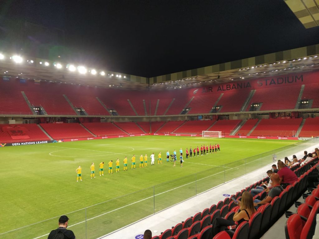 1 vit nga inagurimi i një stadiumi miliona eurosh, që ka përfunduar në gjëndje të turpshme 1 vit nga inagurimi i një stadiumi miliona eurosh, që ka përfunduar në gjëndje të turpshme