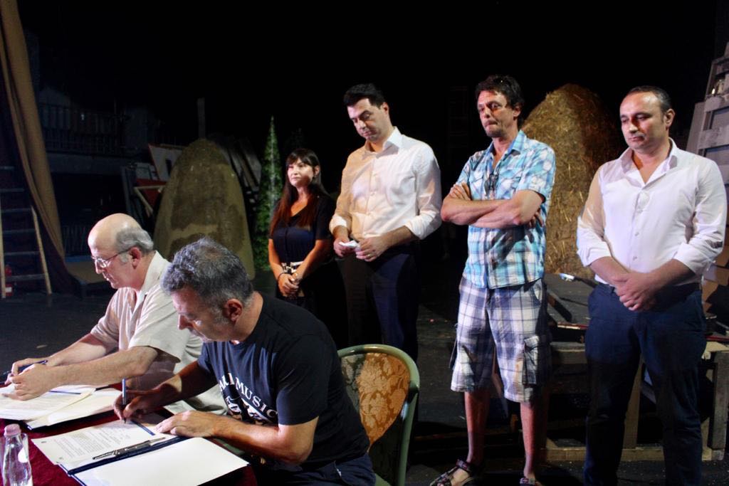 Ish-drejtuesi i Aleancës për Mbrojtjen e Teatrit zhgënjehet nga Basha: Shtatë jetë e 700 vota të kem, kurrë nuk e votoj këtë bastard! Ish-drejtuesi i Aleancës për Mbrojtjen e Teatrit zhgënjehet nga Basha: Shtatë jetë e 700 vota të kem, kurrë nuk e votoj këtë bastard!