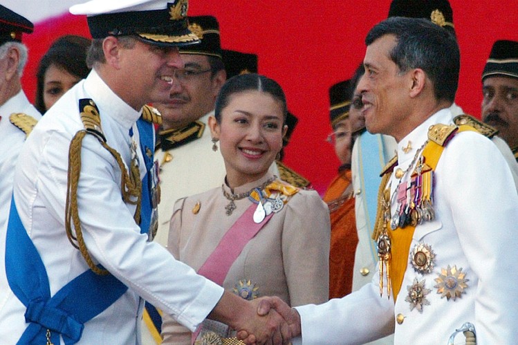 Ky është fundi i hidhur i ish-gruas së mbretit më të urryer në botë: E qethur dhe e internuar