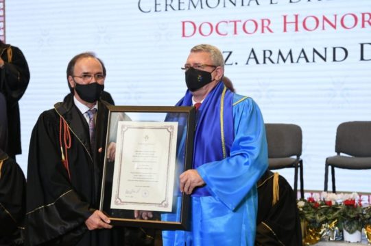 Qoka në përmasat e një skandali të Universitetit të Sporteve: Titulli absurd “Honoris Causa” për Armando Dukën Qoka në përmasat e një skandali të Universitetit të Sporteve: Titulli absurd “Honoris Causa” për Armando Dukën