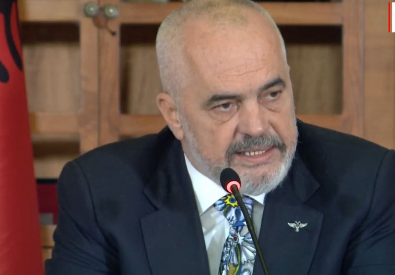 Rama me naftëtarët e Ballshit: Kemi propozuar t’i mbështesim financiarisht dhe të rivëmë në punë rafinerinë Rama me naftëtarët e Ballshit: Kemi propozuar t’i mbështesim financiarisht dhe të rivëmë në punë rafinerinë