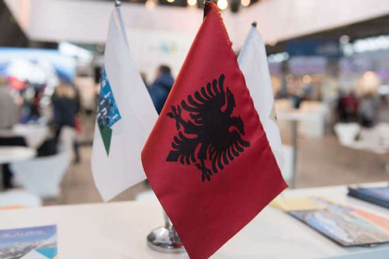 Zyrtare: Beogradi heq pasaportën për shqiptarët