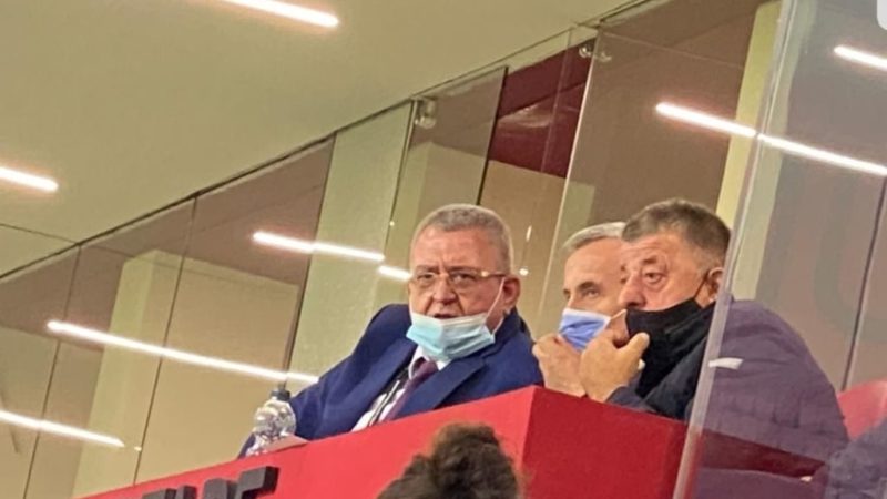 “Çunat e Lutfi Nuriut dhe Refik Halilit”… Kush janë lojtarët e Tiranës që po kontestohen nga tifozeria bardheblu? “Çunat e Lutfi Nuriut dhe Refik Halilit”… Kush janë lojtarët e Tiranës që po kontestohen nga tifozeria bardheblu?