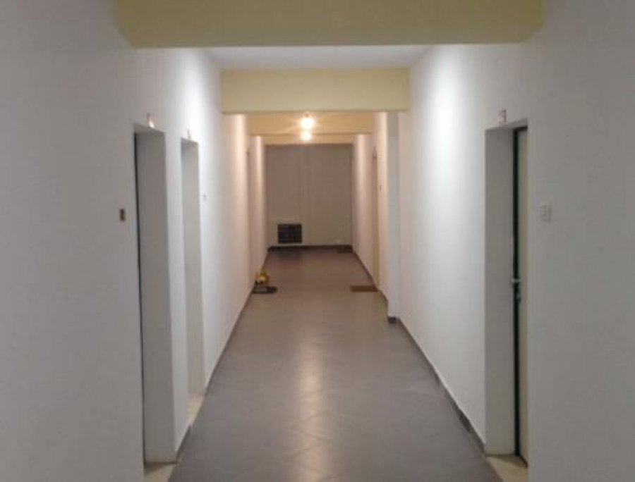 “Nëse s’i mban dot rënkimet, ndërro orarin e qejfit”! Banorët thirrje gruas në katin e katërt “Nëse s’i mban dot rënkimet, ndërro orarin e qejfit”! Banorët thirrje gruas në katin e katërt