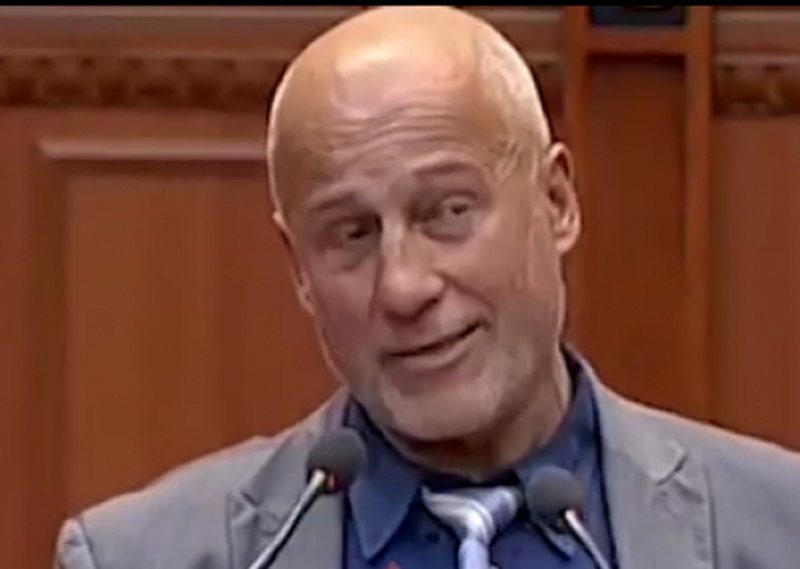 Deputeti Kostaq Papa lë sërish nam në Kuvend Deputeti Kostaq Papa lë sërish nam në Kuvend