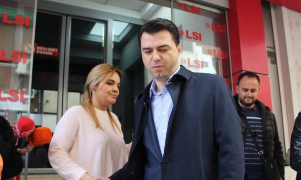 Opozitar apo sharlatan të pa cipë?! Moni akuzon qeverinë për rritjen numrit të jetëve të humbura nga Covid-19 për panik! “Magazinieri” i morgut Luli: Rama po fsheh numrin e pacientëve që humbin jetën nga Covid-19 Opozitar apo sharlatan të pa cipë?! Moni akuzon qeverinë për rritjen numrit të jetëve të humbura nga Covid-19 për panik! “Magazinieri” i morgut Luli: Rama po fsheh numrin e pacientëve që humbin jetën nga Covid-19