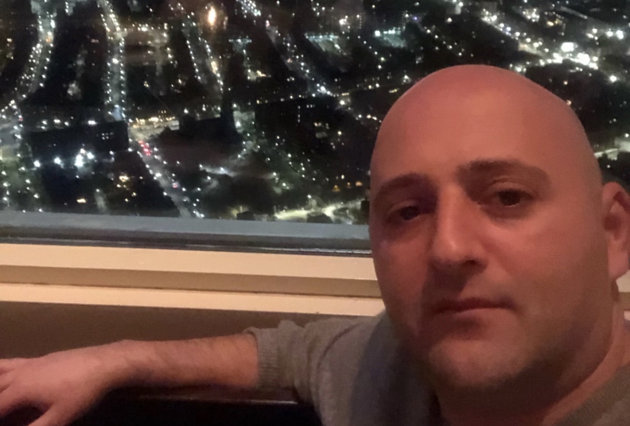 Aktori Ledio Lako tregon historinë prekëse të familjes së tij në përballjen me virusin: Desh e humba babain Aktori Ledio Lako tregon historinë prekëse të familjes së tij në përballjen me virusin: Desh e humba babain