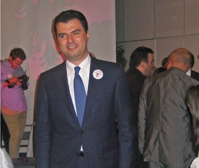 DESHMIA/ Luftëtari i UÇK-së: Basha ishte prezent gjatë arrestimit tim nga UNMIK! Bënte përkthyesin, por sillej si të ishte polic serb Gruaja njohu edhe çikën e Berishës DESHMIA/ Luftëtari i UÇK-së: Basha ishte prezent gjatë arrestimit tim nga UNMIK! Bënte përkthyesin, por sillej si të ishte polic serb Gruaja njohu edhe çikën e Berishës