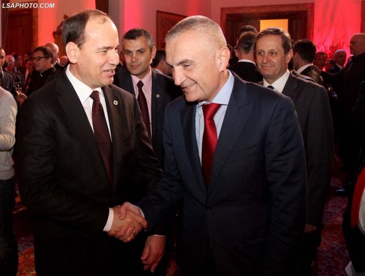 Bujar Nishani kundër Ilir Metës: Shqipëria nuk i ka kushtet për një Republikë Presidenciale Bujar Nishani kundër Ilir Metës: Shqipëria nuk i ka kushtet për një Republikë Presidenciale