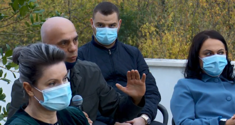 Mjeku i nxjerr të palarat: Shëndetësinë e drejtojnë disa të paaftët që s’kanë asnjë lidhje me të, ministria skandal Mjeku i nxjerr të palarat: Shëndetësinë e drejtojnë disa të paaftët që s’kanë asnjë lidhje me të, ministria skandal