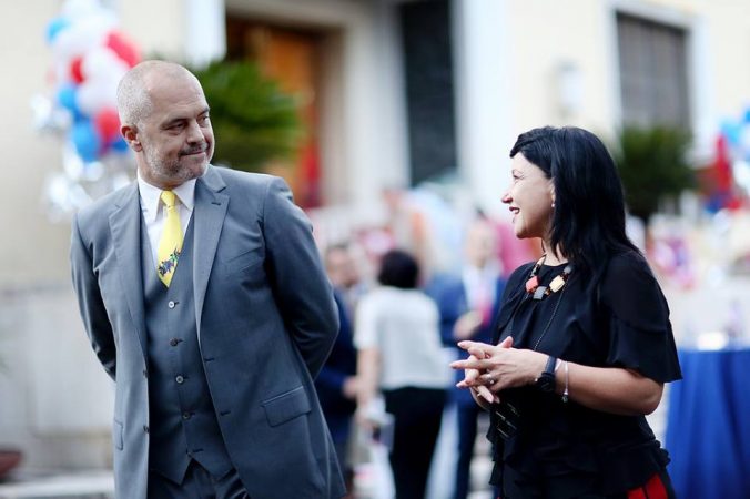 “Gjysma ime më e mirë”! Rama publikon video-mesazhin e Lindës: Pavarësisht sfidave të këtij viti unikal në jetën tonë… “Gjysma ime më e mirë”! Rama publikon video-mesazhin e Lindës: Pavarësisht sfidave të këtij viti unikal në jetën tonë…