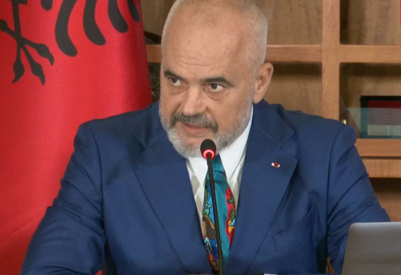 “Rroftë flamuri, rroftë Shqipëria”! Kryeministri Edi Rama ndan mesazhin emocionues që në mëngjes