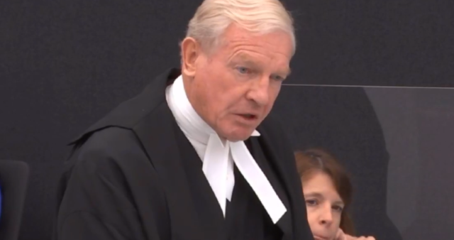 Avokati i Thaçit: Pse u hoqën akuzat për vjedhje organesh dhe shtëpinë e verdhë? Kjo është Gjykatë e Kosovës po pse s’është shqiponja e zezë mbi të kuqe Avokati i Thaçit: Pse u hoqën akuzat për vjedhje organesh dhe shtëpinë e verdhë? Kjo është Gjykatë e Kosovës po pse s’është shqiponja e zezë mbi të kuqe