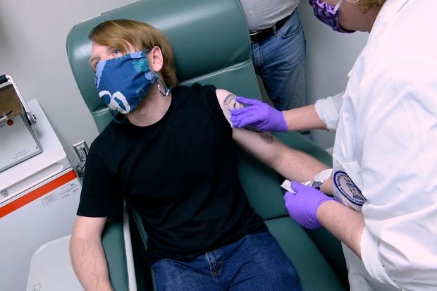 Nis të martën vaksinimi në Britani, ja kush është kategoria e parë që përfiton Nis të martën vaksinimi në Britani, ja kush është kategoria e parë që përfiton