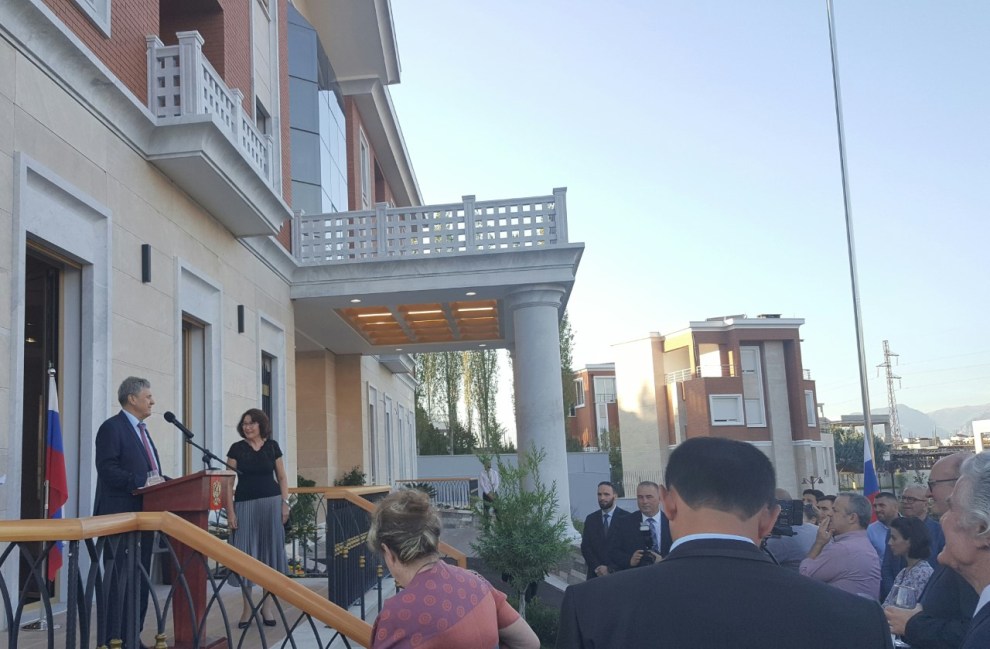 Çështja e vaksinës, ambasada ruse i përgjigjet Ramës: Na vjen keq që vullneti ynë i mirë u mor si provokim Çështja e vaksinës, ambasada ruse i përgjigjet Ramës: Na vjen keq që vullneti ynë i mirë u mor si provokim