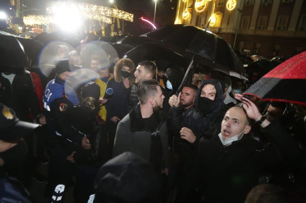 Dhuna që ndodh pasi nxitet prej yshtësve mediatikë Dhuna që ndodh pasi nxitet prej yshtësve mediatikë