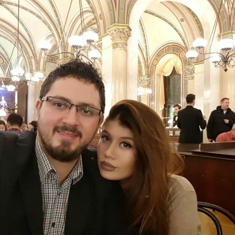 “Tashmë mund të festojmë”, deputeti dedikim bashkëshortes pas betejës 61 ditore me Covid-19 “Tashmë mund të festojmë”, deputeti dedikim bashkëshortes pas betejës 61 ditore me Covid-19