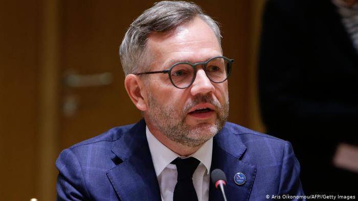 DW publikon deklaratën e Michael Roth: Gjermania po angazhohet për çeljen e negociatave me Shqipërinë dhe Maqedoninë e Veriut DW publikon deklaratën e Michael Roth: Gjermania po angazhohet për çeljen e negociatave me Shqipërinë dhe Maqedoninë e Veriut