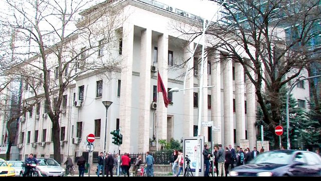 Pas shpartallimit nga vetingu, Gjykata e Lartë drejt kompletimit, nisin procedurat e emërimit për 3 kandidatë, dalin emrat Pas shpartallimit nga vetingu, Gjykata e Lartë drejt kompletimit, nisin procedurat e emërimit për 3 kandidatë, dalin emrat