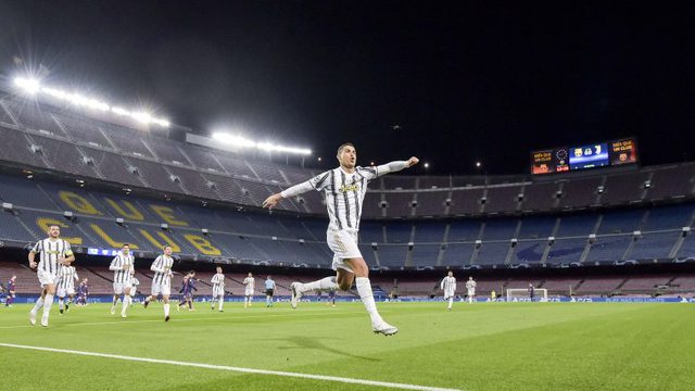 Juventus me Ronaldon leksion Barcelonës e Messit në Camp Nou, Zonja e Vjetër kryeson grupin Juventus me Ronaldon leksion Barcelonës e Messit në Camp Nou, Zonja e Vjetër kryeson grupin
