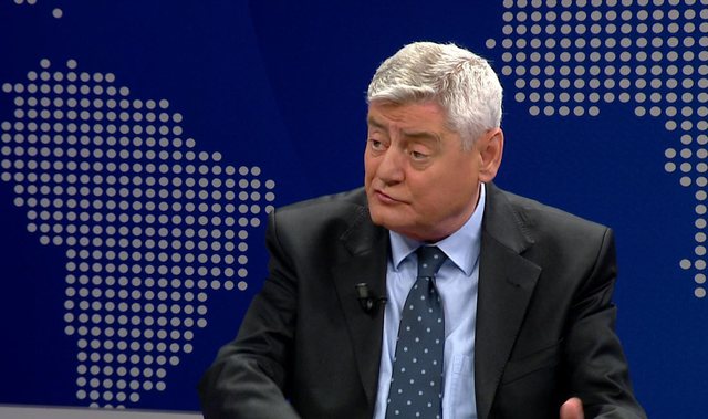 Dashamir Shehi: Protagonizmi i Metës s’mund të eklipsojë Bashën, opozita nuk ka nevojë për dy liderë, koha për qarkullim elite Dashamir Shehi: Protagonizmi i Metës s’mund të eklipsojë Bashën, opozita nuk ka nevojë për dy liderë, koha për qarkullim elite