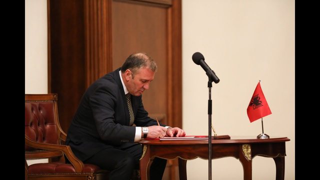 Arben Kraja shkund politikën: 2021 do jetë vit i vështirë për të korruptuarit, ka marrë fund koha e të paprekshmëve, shumë zyrtarë të lidhur me grupet kriminale