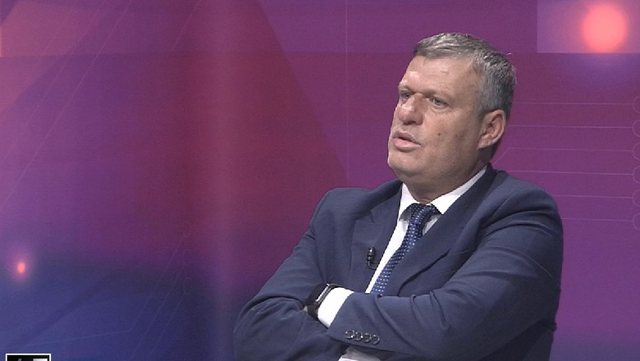 Ngritja e Gjykatës Kushtetuese, paralajmëron ish prokurori Shkëlqim Hajdari: Peshqit e mëdhenj do vihen pas hekurave kur… Ngritja e Gjykatës Kushtetuese, paralajmëron ish prokurori Shkëlqim Hajdari: Peshqit e mëdhenj do vihen pas hekurave kur…