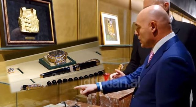 Berisha si Ali Baba, në largim mori qylyma dhe panorama nga Kryeministria! Blendi Fevziu mbetet pa fjalë, për thesarin e ruajtur nga Rama të fshehur brenda kryeministrisë: Kjo është arsyeja që vijnë të na shpërthejnë! Berisha si Ali Baba, në largim mori qylyma dhe panorama nga Kryeministria! Blendi Fevziu mbetet pa fjalë, për thesarin e ruajtur nga Rama të fshehur brenda kryeministrisë: Kjo është arsyeja që vijnë të na shpërthejnë!