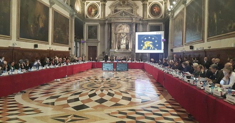 Venecia rrëzon presidentin e opozitën, raporti për reformën zgjedhore nuk ndryshon, partitë e vogla rrezikojnë shkrirjen Venecia rrëzon presidentin e opozitën, raporti për reformën zgjedhore nuk ndryshon, partitë e vogla rrezikojnë shkrirjen