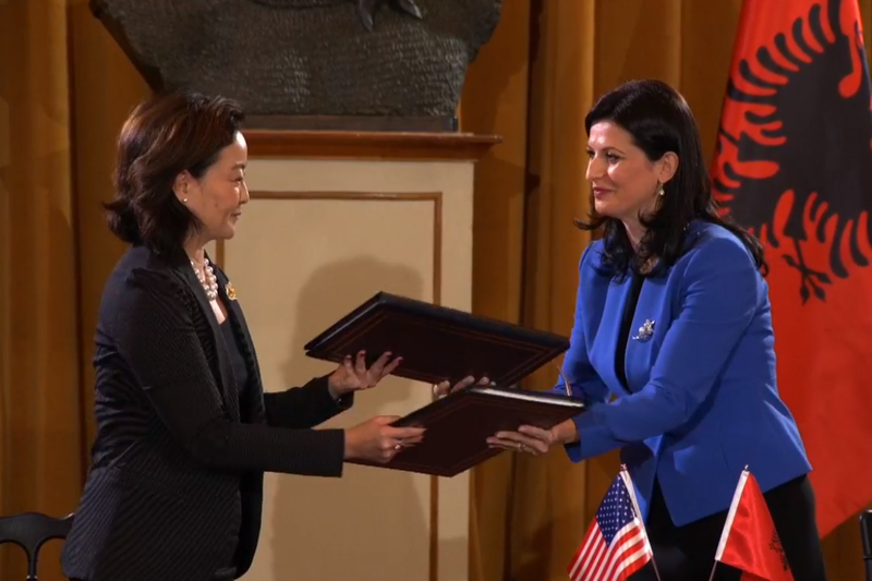 Firmosi marrëveshjen historike më Shqipërinë, ambasadorja Yuri Kim jep mesazhin e koduar: Ne po punojmë dhe me BKH! Ky traktat siguron një armë të fuqishme!