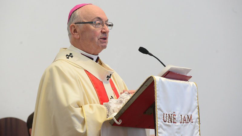 “Diskriminues”! Revoltohet Imzot George Frendo pas i’a hodhi për vete Covid-19: Letër publike Rakacollit, kundërshton kufizimet anti-Covid: Ndryshim i papritur që nis pikërisht Natën e Krishtlindjes