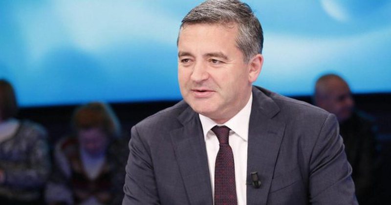 ‘’Në djall të shkojë…’’! Ministri Klosi rrëfen momentin e tij më të vështirë: Unë u ndjeva jashtëzakonisht shumë keq kur djali im…