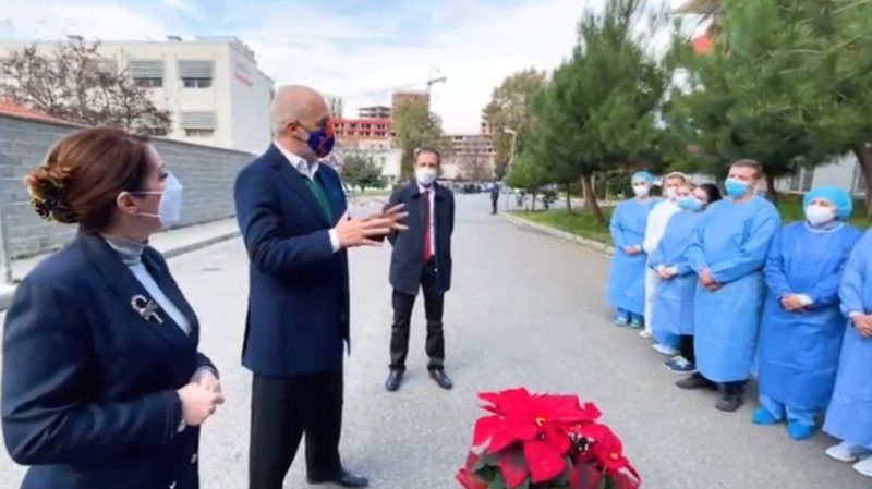 Surprizoi mjekët dhe infermierët e Infektivit, kryeministri Rama zbulon planin e madh të qeverisë së tij: Mesa duket kjo godinë do e mbylli në mënyrë të lavdishme mision e vet! Surprizoi mjekët dhe infermierët e Infektivit, kryeministri Rama zbulon planin e madh të qeverisë së tij: Mesa duket kjo godinë do e mbylli në mënyrë të lavdishme mision e vet!