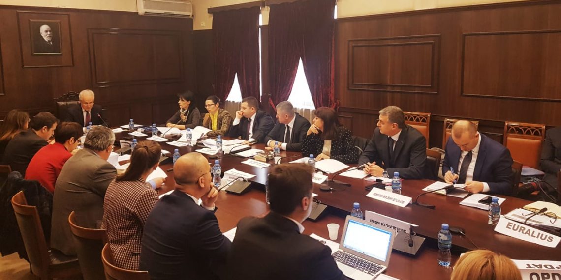 Debate në Kuvend për vetingun, mazhoranca e pakënaqur me ritmin e KPA, kërkohet komision për të analizuar punën e institucioneve Debate në Kuvend për vetingun, mazhoranca e pakënaqur me ritmin e KPA, kërkohet komision për të analizuar punën e institucioneve