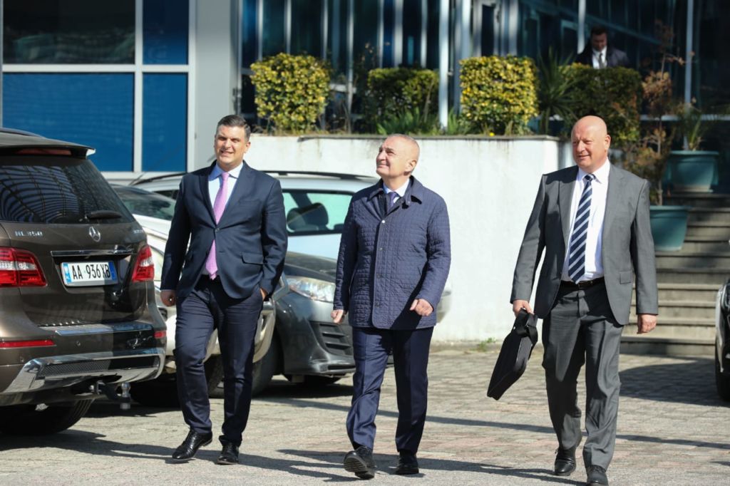 SPAK arenë “lufte” mes partive, 7 kryetarë dhe ish-kryetarë bashkish, ministra, ish-kryeministra dhe deputetë të kallëzuar, hapen dosjet SPAK arenë “lufte” mes partive, 7 kryetarë dhe ish-kryetarë bashkish, ministra, ish-kryeministra dhe deputetë të kallëzuar, hapen dosjet