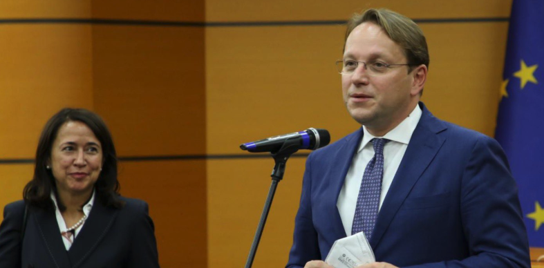 Brukseli zyrtar reagon pas akuzave të Saliut dhe opozitës ndaj OMN dhe znj. Calavera: Pavarësisht presioneve, reforma në drejtësi nuk ndalet. Akuzat janë të papranueshme Brukseli zyrtar reagon pas akuzave të Saliut dhe opozitës ndaj OMN dhe znj. Calavera: Pavarësisht presioneve, reforma në drejtësi nuk ndalet. Akuzat janë të papranueshme