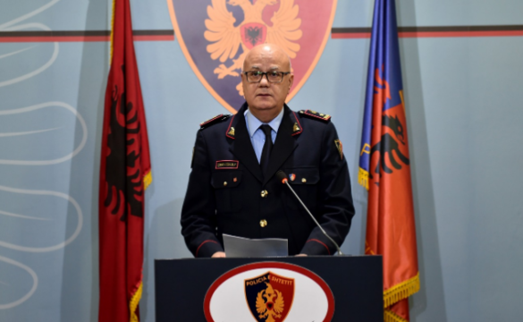 Numri 2 i Policisë së Shtetit: Jemi krah qytetarëve, rastin po e heton prokuroria. S’do lejojmë që imazhi i ndërtuar me sakrifica të cenohet nga veprime të individëve të veçantë Numri 2 i Policisë së Shtetit: Jemi krah qytetarëve, rastin po e heton prokuroria. S’do lejojmë që imazhi i ndërtuar me sakrifica të cenohet nga veprime të individëve të veçantë