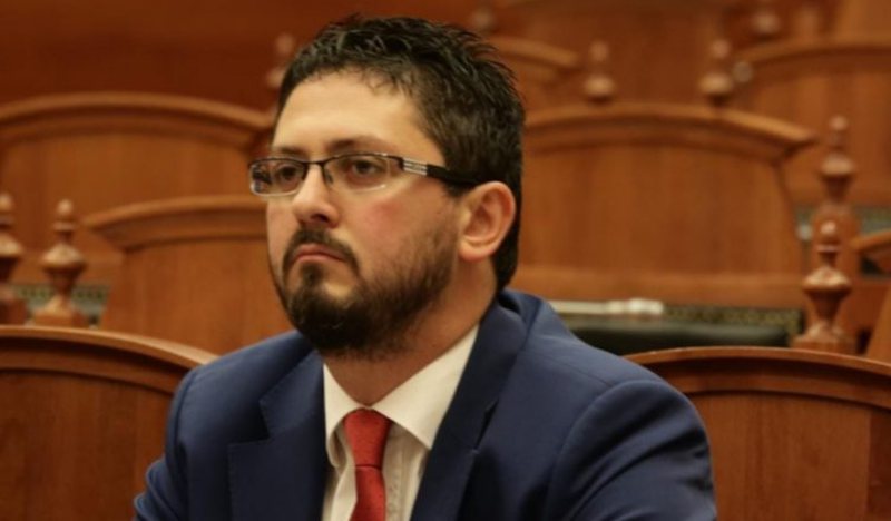 Pasi iu rëndua shëndeti u dërgua për kurim në Turqi, Taulant Balla jep lajmin për gjendjen e deputetit Andi Përmeti Pasi iu rëndua shëndeti u dërgua për kurim në Turqi, Taulant Balla jep lajmin për gjendjen e deputetit Andi Përmeti