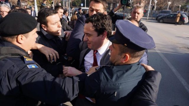 Vendimi i Gjykatës Kushtetuese e “dënon” edhe Albin Kurtin, ai nuk ka të drejtë të kandidojë për deputet