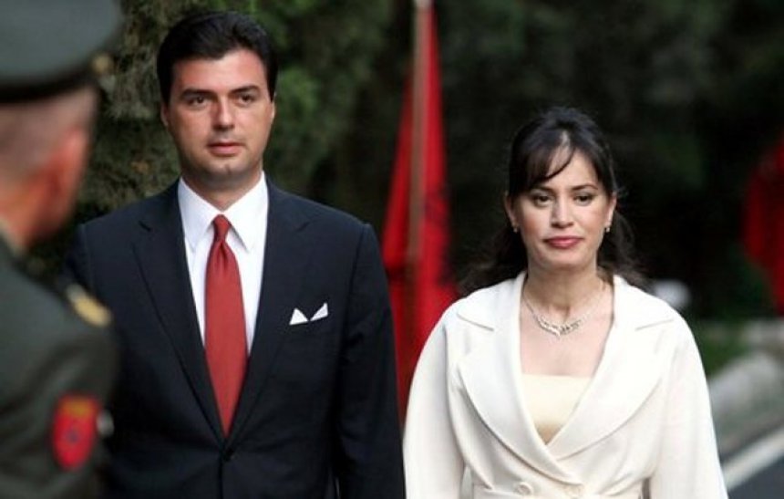 Gënjeshtari Basha e fshehu, sot tregoi një të vërtetë të rëndë papritur: Aurela ka kaluar COVID-19! Unë, vajzat dhe prindërit jemi mirë… shpërndarë nëpër vila! Gënjeshtari Basha e fshehu, sot tregoi një të vërtetë të rëndë papritur: Aurela ka kaluar COVID-19! Unë, vajzat dhe prindërit jemi mirë… shpërndarë nëpër vila!