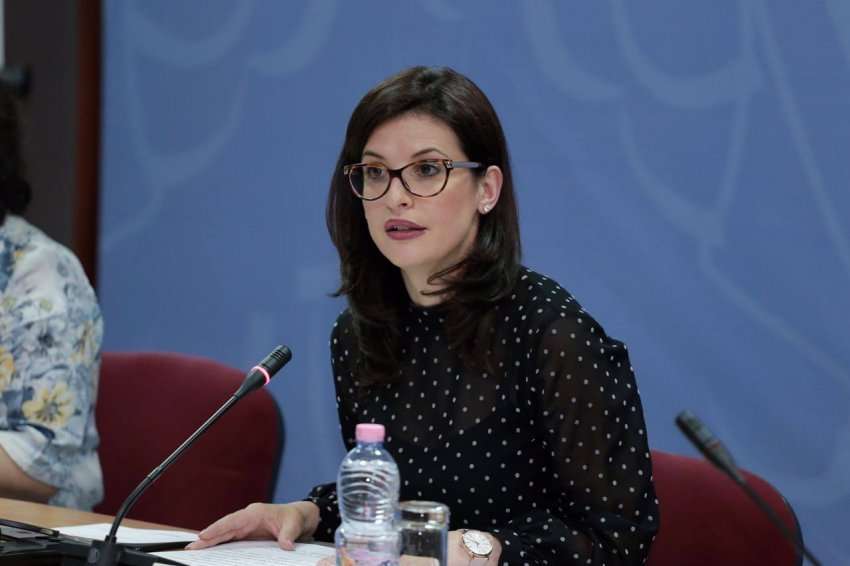 Ministrja Etilda Gjonaj kërkon hetimin e Voltana Ademit: Janë regjistruar me zë e figurë, s’pres që Voltana Ademi të godasë me gurë