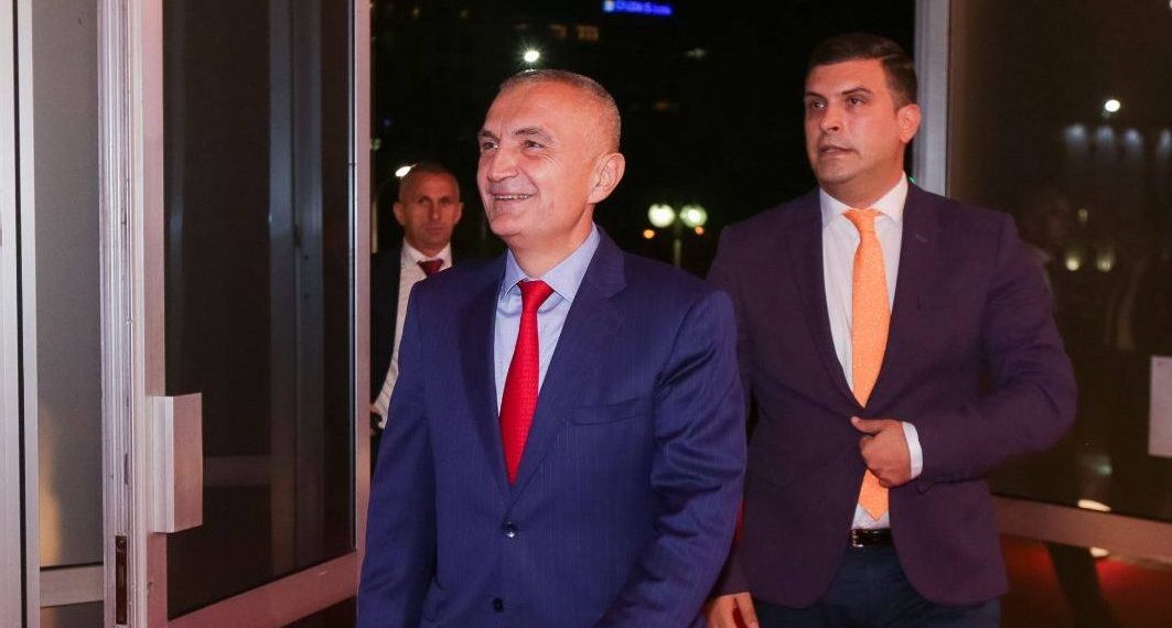 Bilushi i Metës gjen lidhjen mes Edi Ramës, Erdoganit dhe Mitcotaqit Bilushi i Metës gjen lidhjen mes Edi Ramës, Erdoganit dhe Mitcotaqit