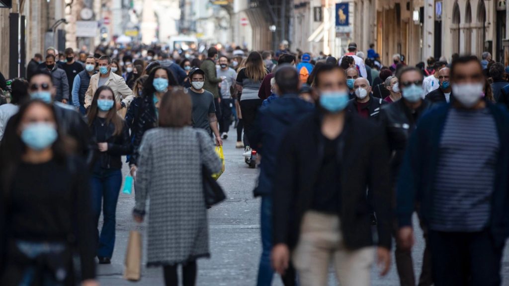 Bilanci italian, shifrat mbeten të larta, qeveria në dilemë për rikthimin e “zonës së kuqe”