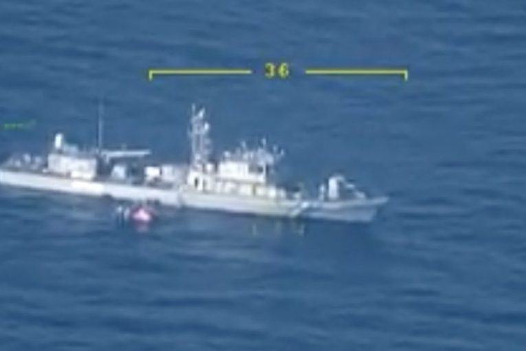 Forcat greke shtyjnë emigrantët drejt v.dekjes në det, shpëtohen nga turqit Forcat greke shtyjnë emigrantët drejt v.dekjes në det, shpëtohen nga turqit