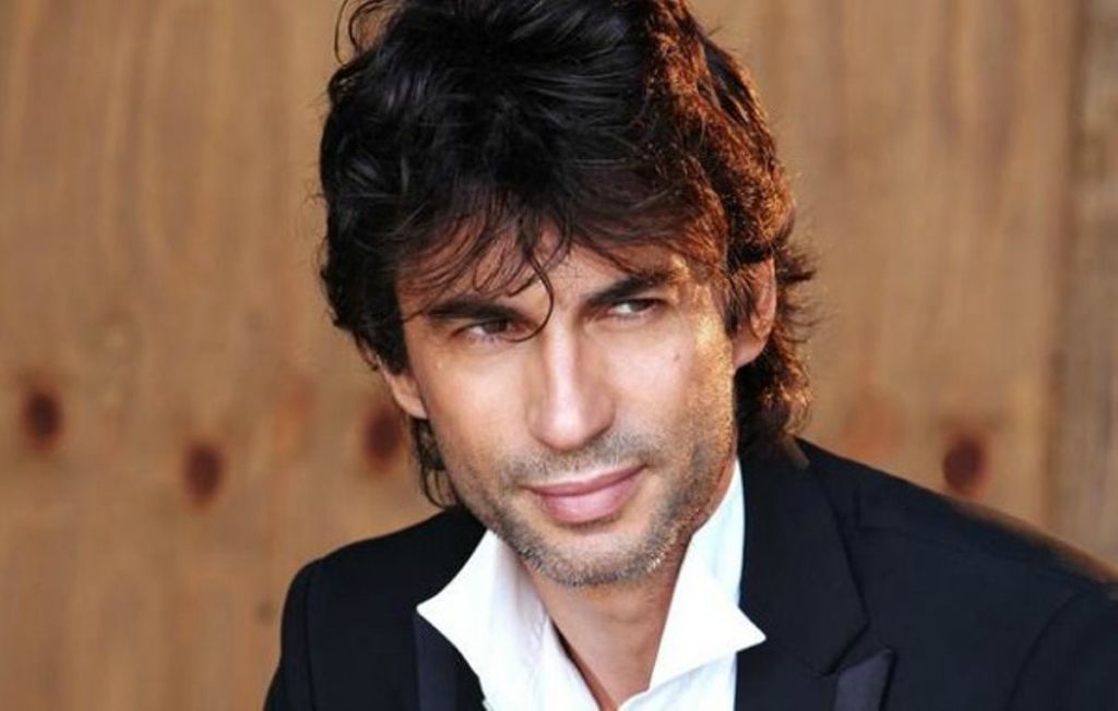 “Po më mëson të marr jetën ashtu siç vjen! Kledi Kadiu flet pa dorashka dhe rrëfen sëmundjen e personit të tij të shtrenjtë “Po më mëson të marr jetën ashtu siç vjen! Kledi Kadiu flet pa dorashka dhe rrëfen sëmundjen e personit të tij të shtrenjtë