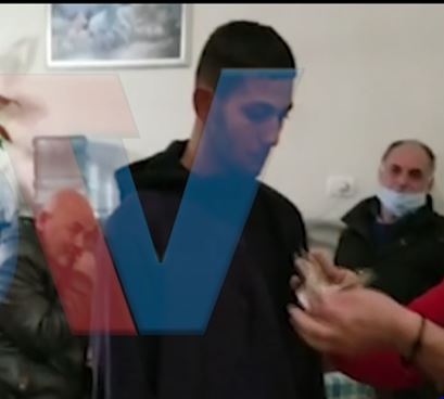 VIDEO/ Të miturit me pagesë në protestë. Ja adoleshenti që tregon gjithçka VIDEO/ Të miturit me pagesë në protestë. Ja adoleshenti që tregon gjithçka