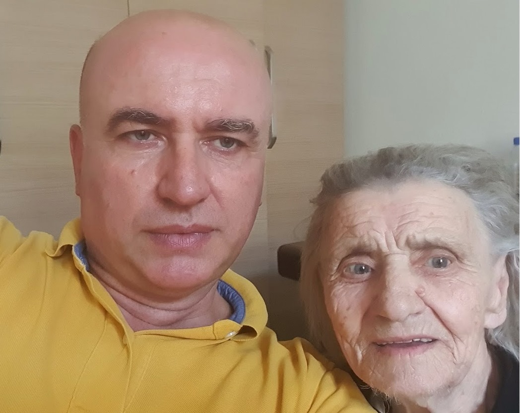 Nëna ime iku dje… mendoi se u rrita boll për të më lënë vetëm